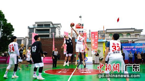 汕头市龙湖区“百千万工程”省级典型村第一届“村BA”联赛1月31日在大兴村篮球场开幕。 主办方供图